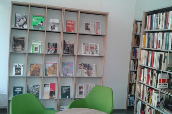 Czytelnia Miejskiej Biblioteki Publicznej w Zakopanem przed i po remoncie, modernizacji w 2013 r.